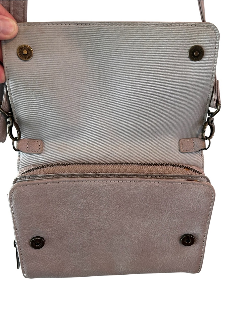 Thirty One Crossbody Flap Bag in light beige tan color - Picture 4 of 12